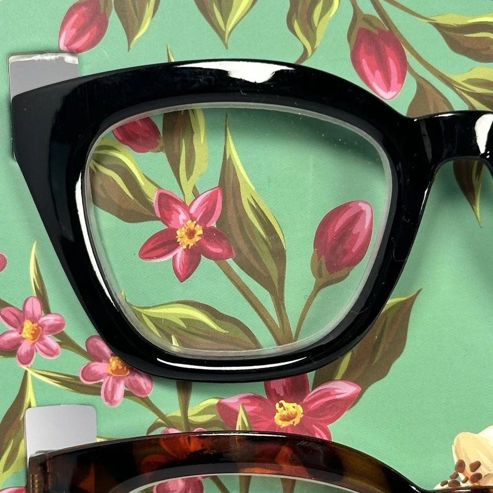 Vince Camuto Cat Eye Reading Glasses 3 Pack +2.50 Floral Fashion Set